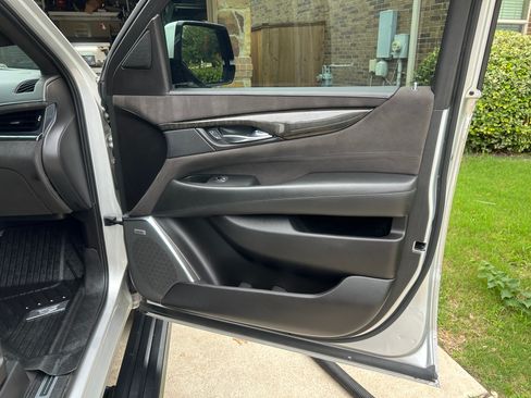 Used 2017 Cadillac Escalade 2WD Platinum image 39