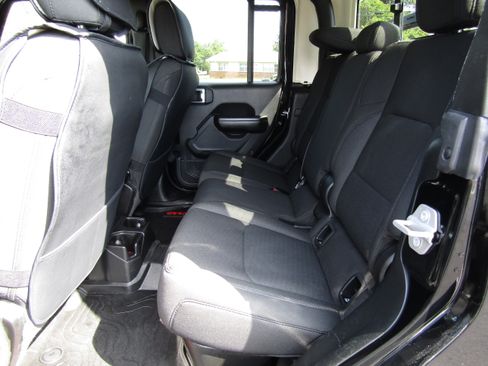 Used 2021 Jeep Gladiator Sport image 12