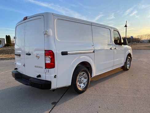 Used 2021 Nissan NV 2500 S image 8