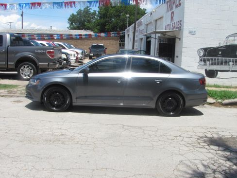 Used 2017 Volkswagen Jetta image 1