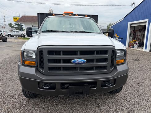 Used 2005 Ford F550 RWD image 2