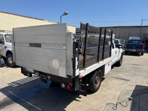 Used 2016 Ford F350 2WD SuperCab Super Duty image 4