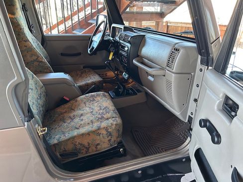 Used 2005 Jeep Wrangler Unlimited Rubicon image 6