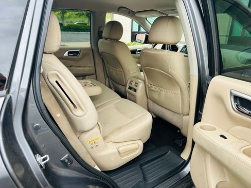 Used 2017 Nissan Pathfinder SV image 17