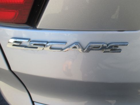 Used 2019 Ford Escape S image 12