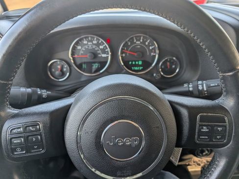 Used 2015 Jeep Wrangler Unlimited Sahara image 9