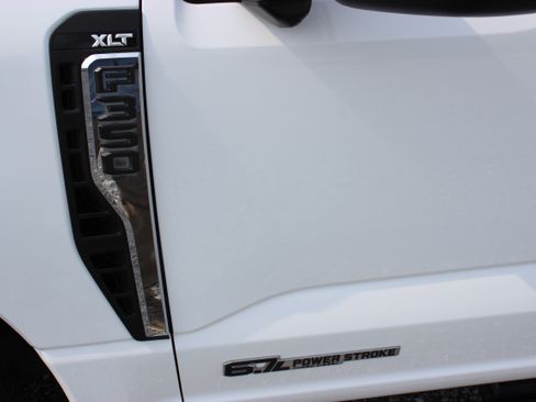 Used 2024 Ford F350 4x4 Crew Cab DRW Super Duty image 16