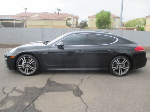 Used 2014 Porsche Panamera S image 2