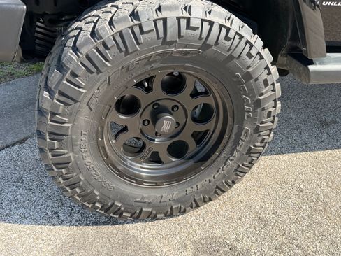 Used 2014 Jeep Wrangler Unlimited Sahara image 8