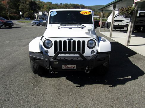 Used 2017 Jeep Wrangler Unlimited image 8