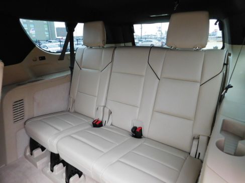 Used 2021 Cadillac Escalade ESV Premium Luxury image 24