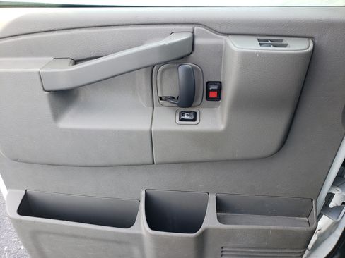 Used 2020 GMC Savana 2500 image 10