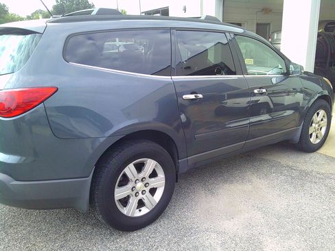 Used 2012 Chevrolet Traverse AWD LT w/ 1LT image 3
