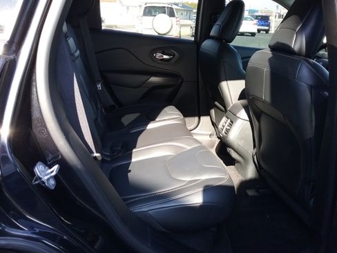 Used 2015 Jeep Cherokee Limited image 11