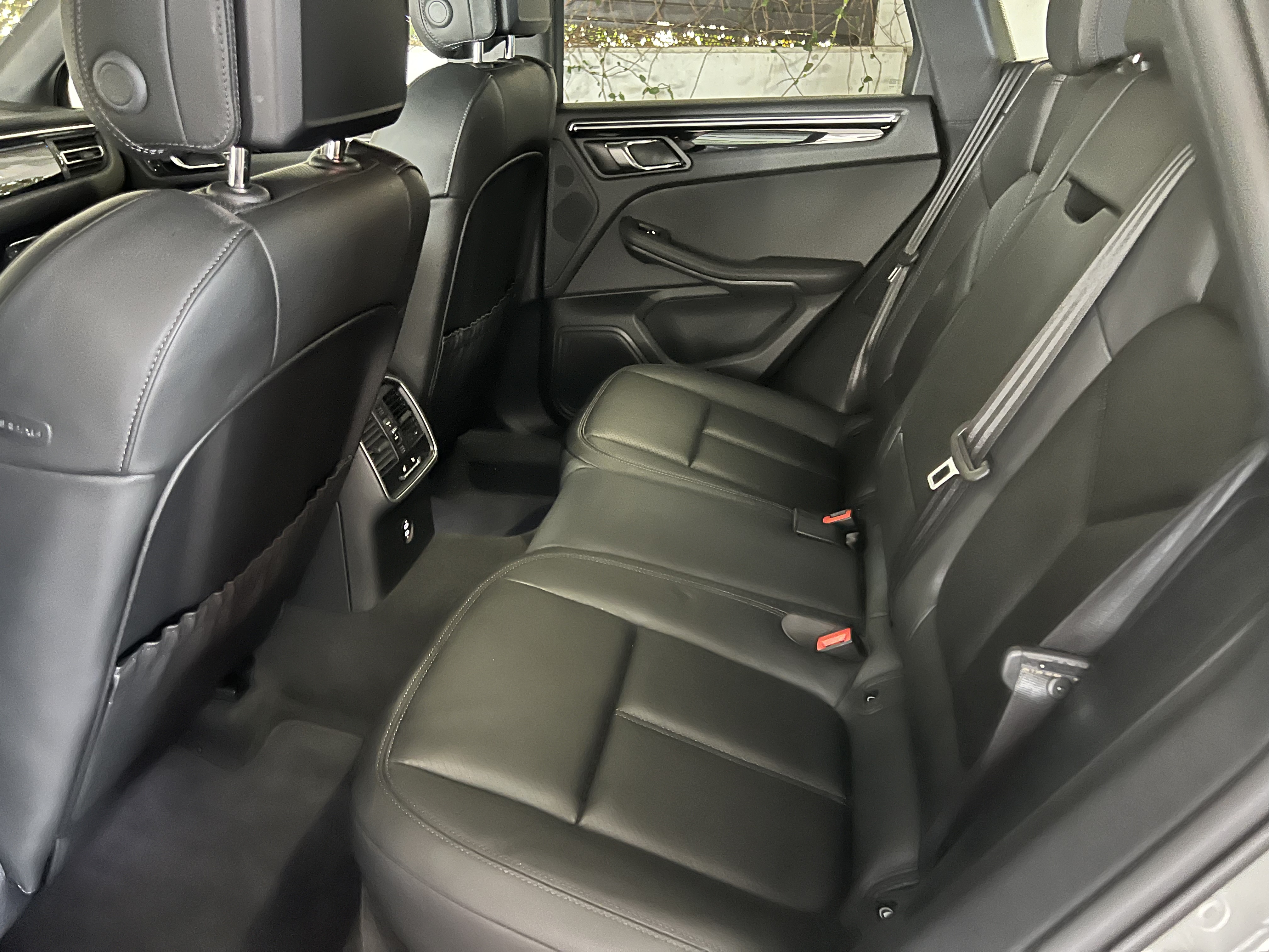 Used 2026 Porsche Macan UNAVAIL AWD/4WD image 18