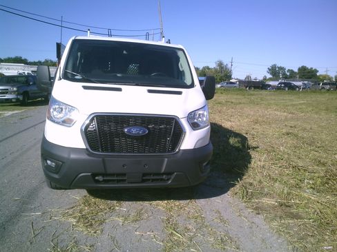 Used 2024 Ford Transit 250 XL image 10
