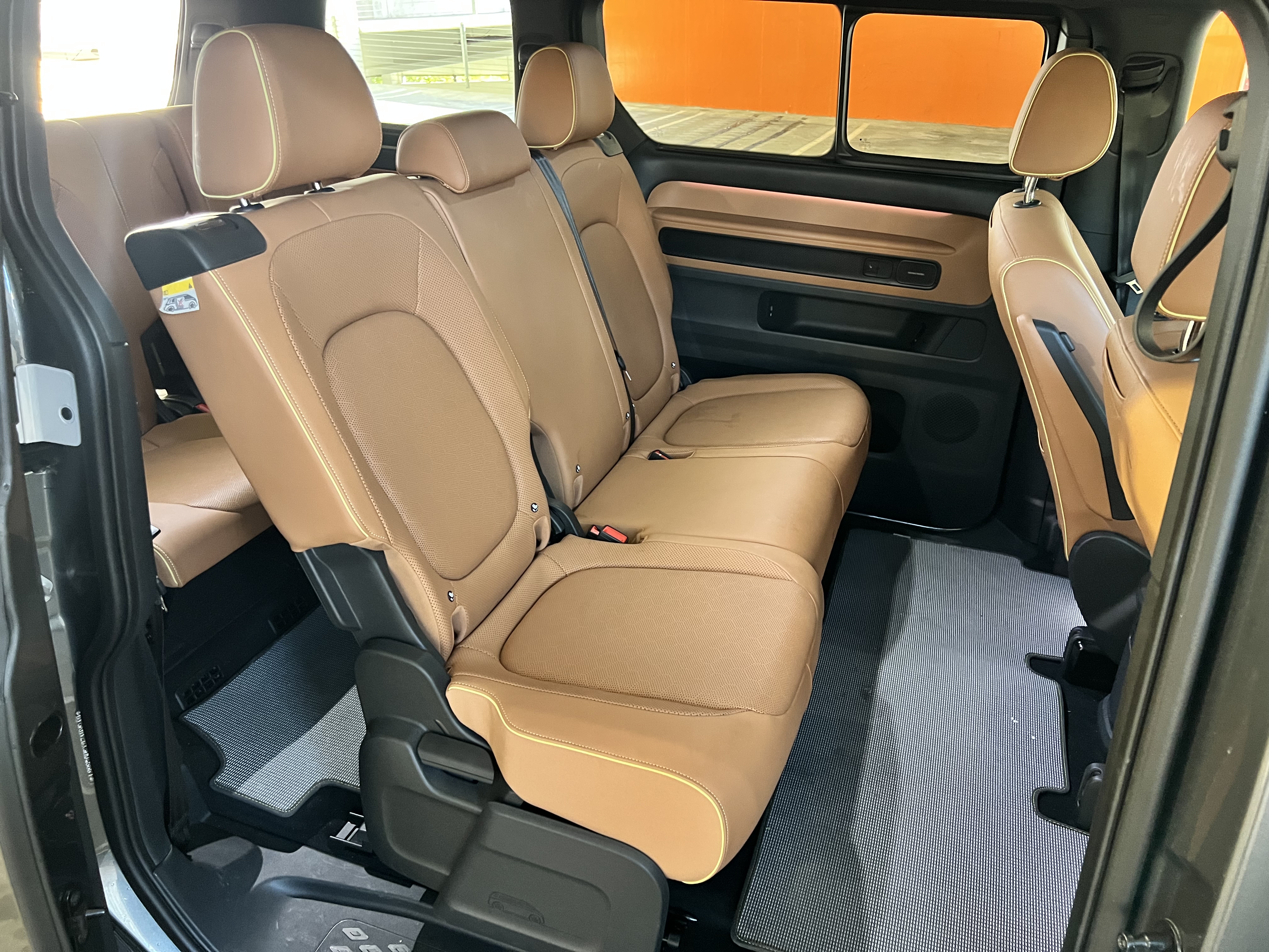 Used 2025 Volkswagen ID. Buzz Pro S Plus RWD image 17