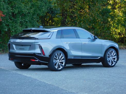 Used 2024 Cadillac Lyriq Luxury image 11