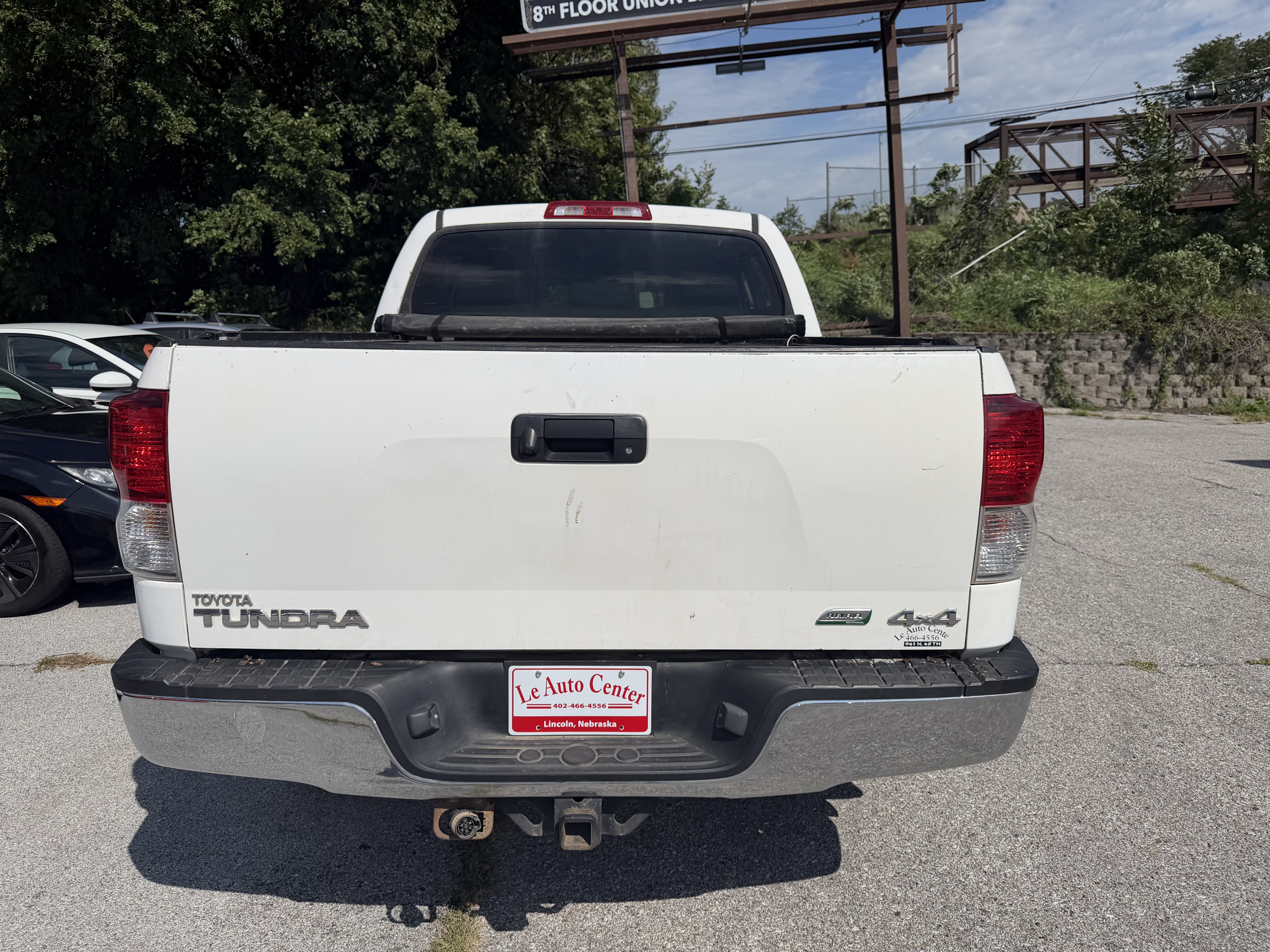 Used 2011 Toyota Tundra 4x4 CrewMax image 2