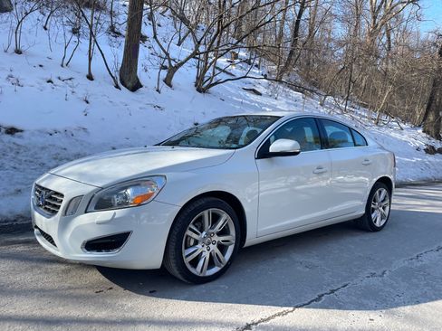 Used 2012 Volvo S60 T6 image 1