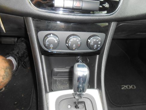 Used 2011 Chrysler 200 Touring Sedan FWD image 14