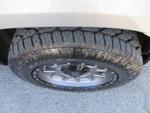 Used 2018 Jeep Grand Cherokee 4WD Summit image 20