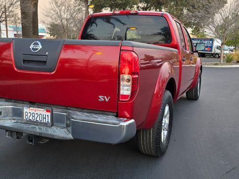 Used 2012 Nissan Frontier SV image 8