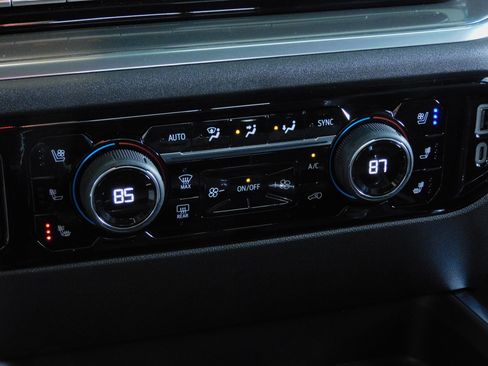 Used 2025 Chevrolet Silverado 2500 High Country image 41