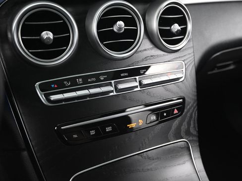 Used 2021 Mercedes-Benz GLC 300 image 28