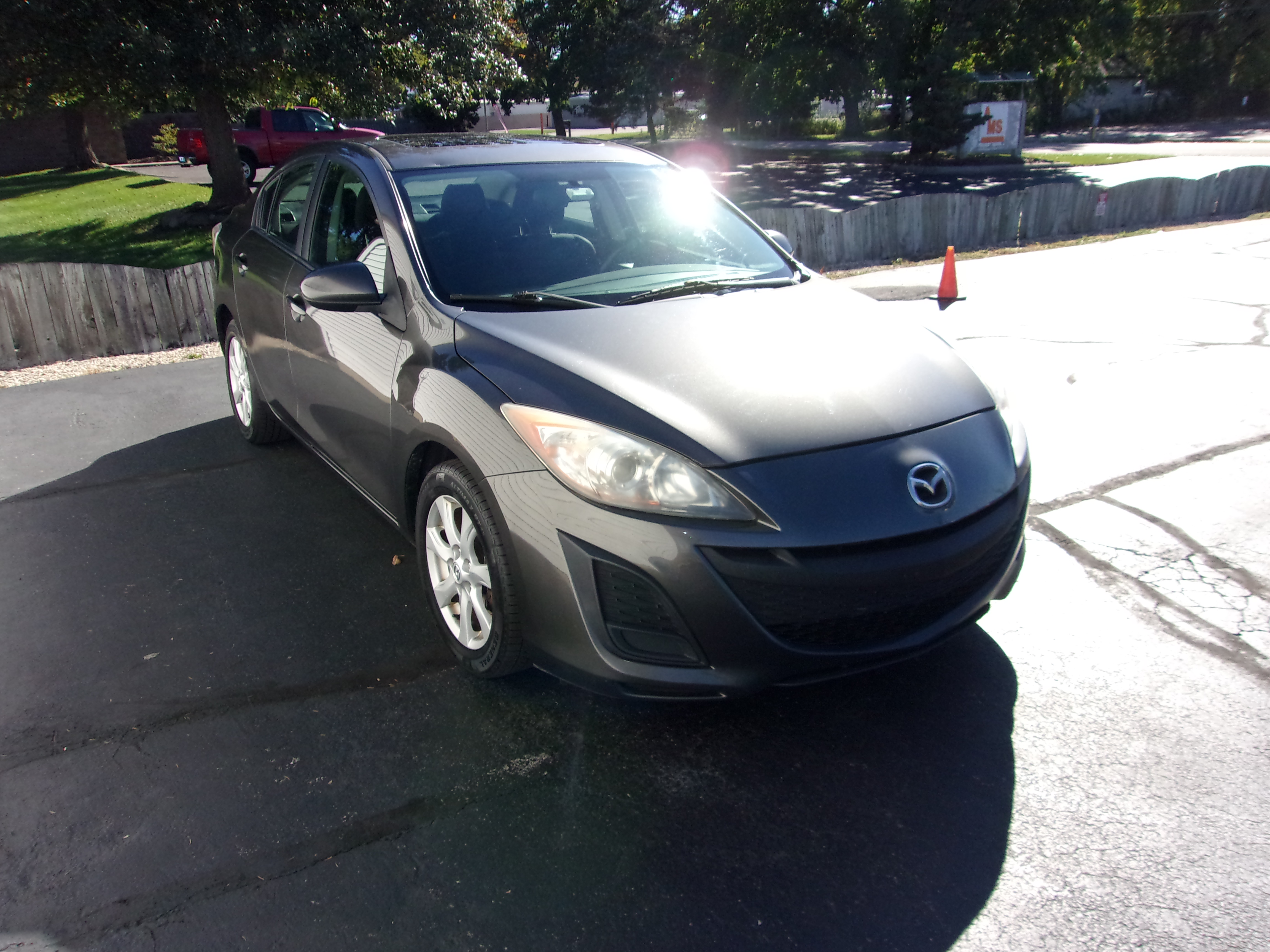 Used 2010 MAZDA MAZDA3 i Sedan FWD image 2