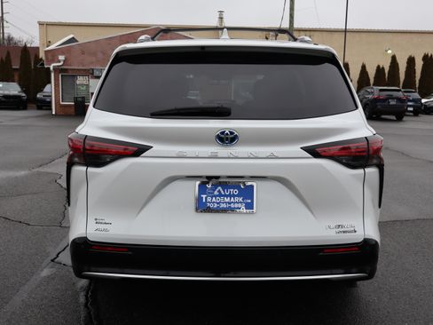 Used 2024 Toyota Sienna Platinum image 7