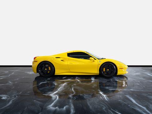 Used 2017 Ferrari 488 Spider image 3