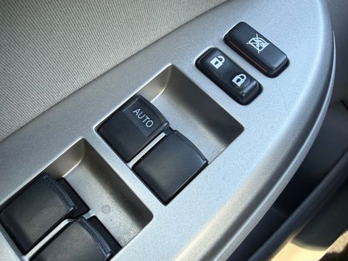 Used 2012 Toyota Corolla LE image 17