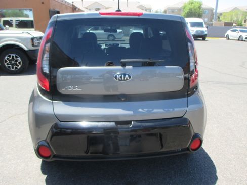 Used 2016 Kia Soul + FWD image 12