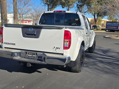 Used 2016 Nissan Frontier SV image 8