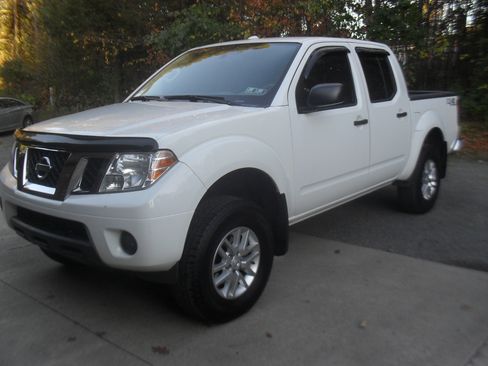 Used 2016 Nissan Frontier PRO-4X image 1
