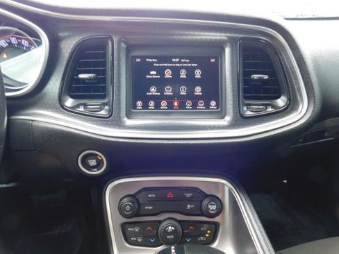Used 2019 Dodge Challenger SXT image 14