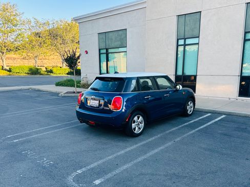 Used 2017 MINI Cooper 4-Door Hardtop FWD image 6