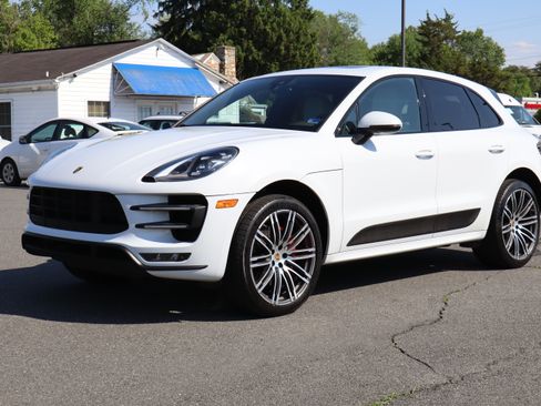 Used 2018 Porsche Macan Turbo AWD/4WD image 4