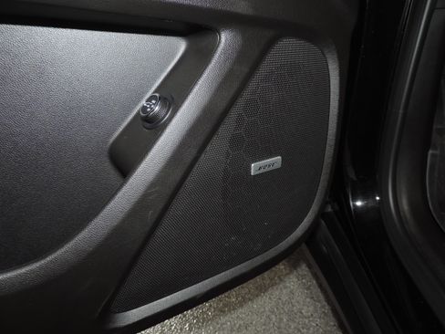 Used 2023 Chevrolet Traverse RS image 34