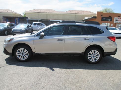 Used 2019 Subaru Outback 2.5i Premium Wagon 4D AWD/4WD image 1