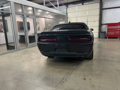 Used 2018 Dodge Challenger SXT RWD image 4