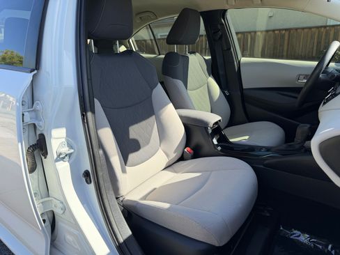 Used 2021 Toyota Corolla LE Hybrid Sedan FWD image 19