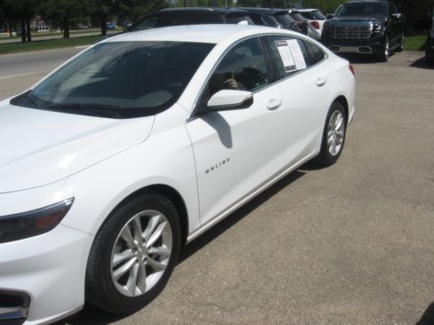 Used 2016 Chevrolet Malibu LT FWD image 1