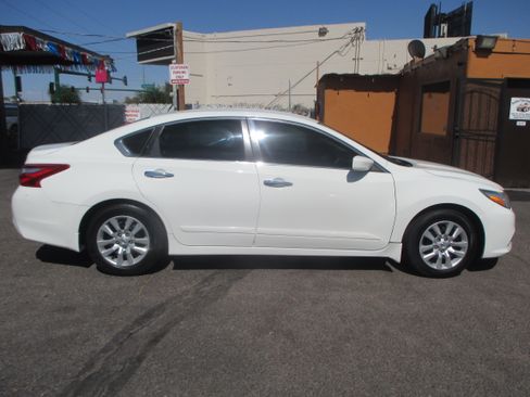 Used 2017 Nissan Altima 2.5 S Sedan 4D FWD image 1