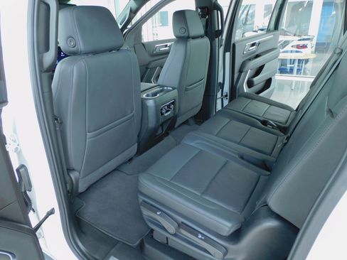 Used 2025 Chevrolet Suburban 4WD Z71 image 19