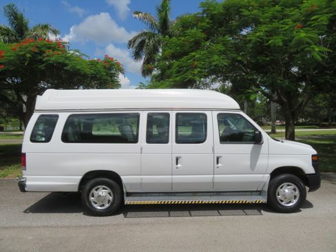 Used 2011 Ford E-350 and Econoline 350 Extended Super Duty RWD image 18