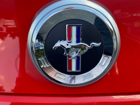 Used 2011 Ford Mustang Coupe RWD image 15