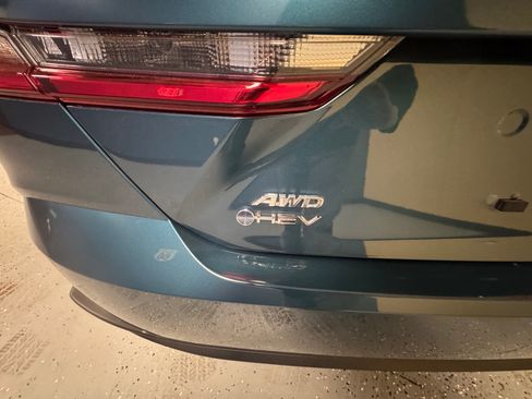 Used 2025 Toyota Camry Hybrid AWD/4WD image 16