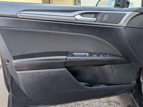 Used 2020 Ford Fusion SE image 9